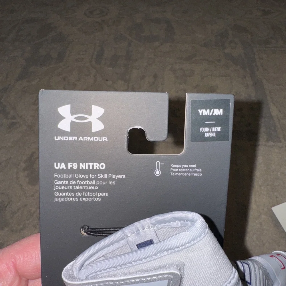 UNDER ARMOUR F9 Nitro Football Gloves Youth Medium USA‎ Silver Red/Gray New